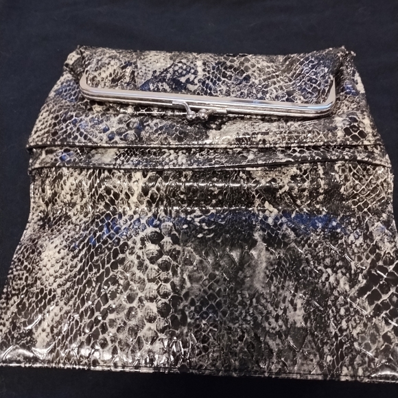 Kenneth Cole reaction fold over wallet and Jaclyn Smith strappy wallet - Picture 8 of 9